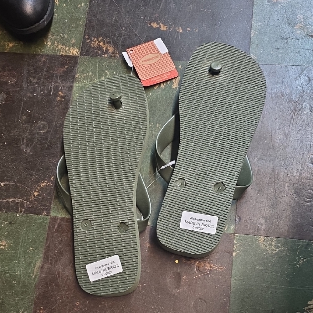 Havaianas Green Flip-Flop Sandals with Textured Sole - Picture 3 of 3